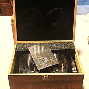 WHISKOFF BARSET IN ENGRAVED WOOD BOX WITH TUMBLERS STONE CUBES AND COASTERS NEW